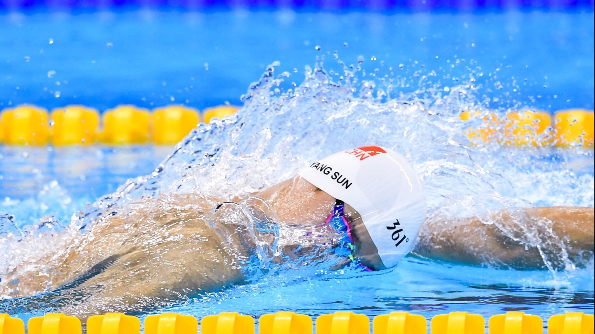 亚洲篮坛震撼对决,菲律宾队狂胜中国香港队,51分差距创纪录,高清图集见证历史时刻